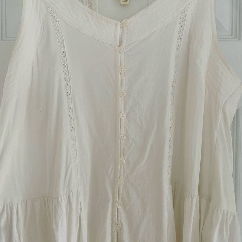 Black Swan Women’s Boho White Flowy Sleeveless Top Size Medium Button Down Front - Picture 3 of 10